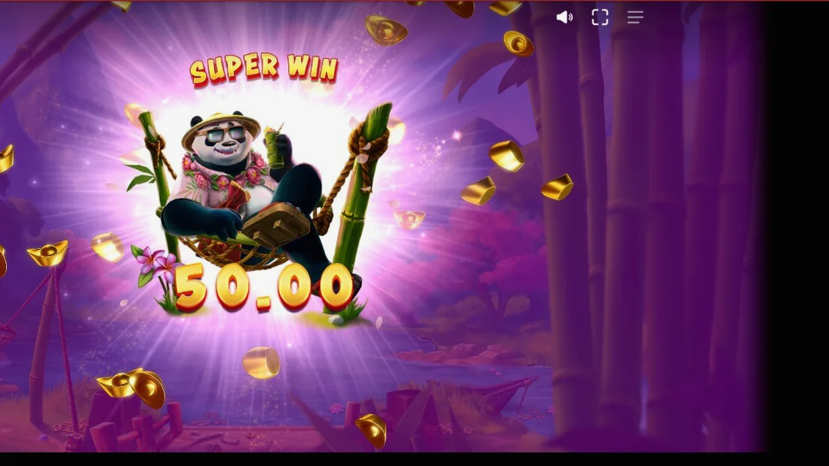 Panda yang sedang bersantai di latar belakang bertema tropis dalam slot Panda Goes Boom